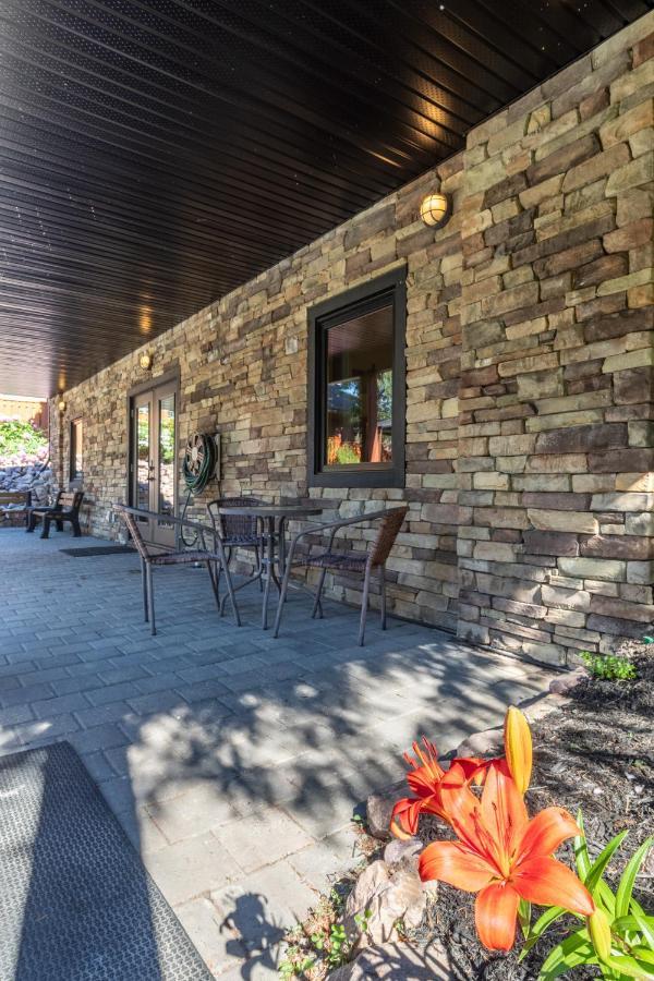 Canyon Ridge Lodge Голден Экстерьер фото