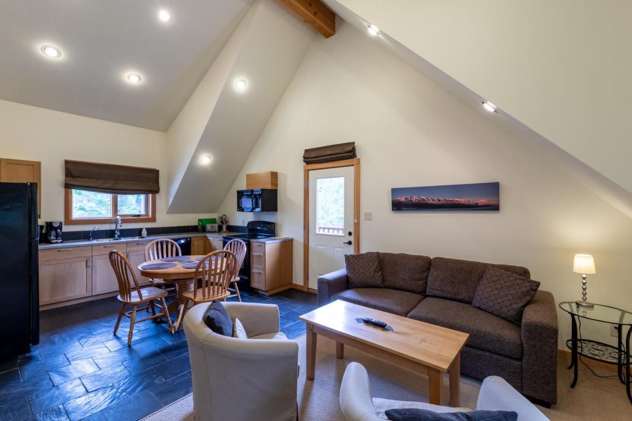 Canyon Ridge Lodge Голден Экстерьер фото