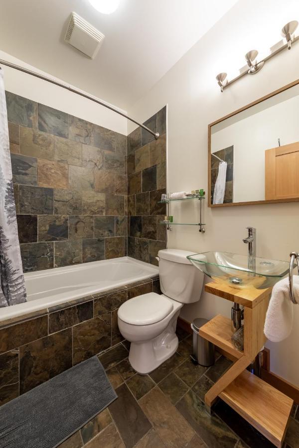 Canyon Ridge Lodge Голден Экстерьер фото