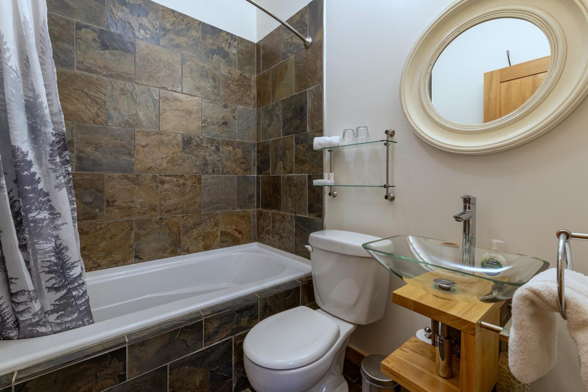 Canyon Ridge Lodge Голден Экстерьер фото