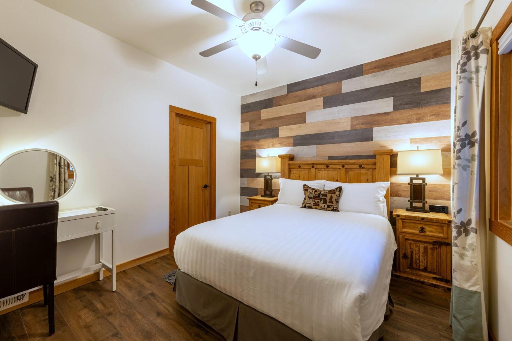 Canyon Ridge Lodge Голден Экстерьер фото